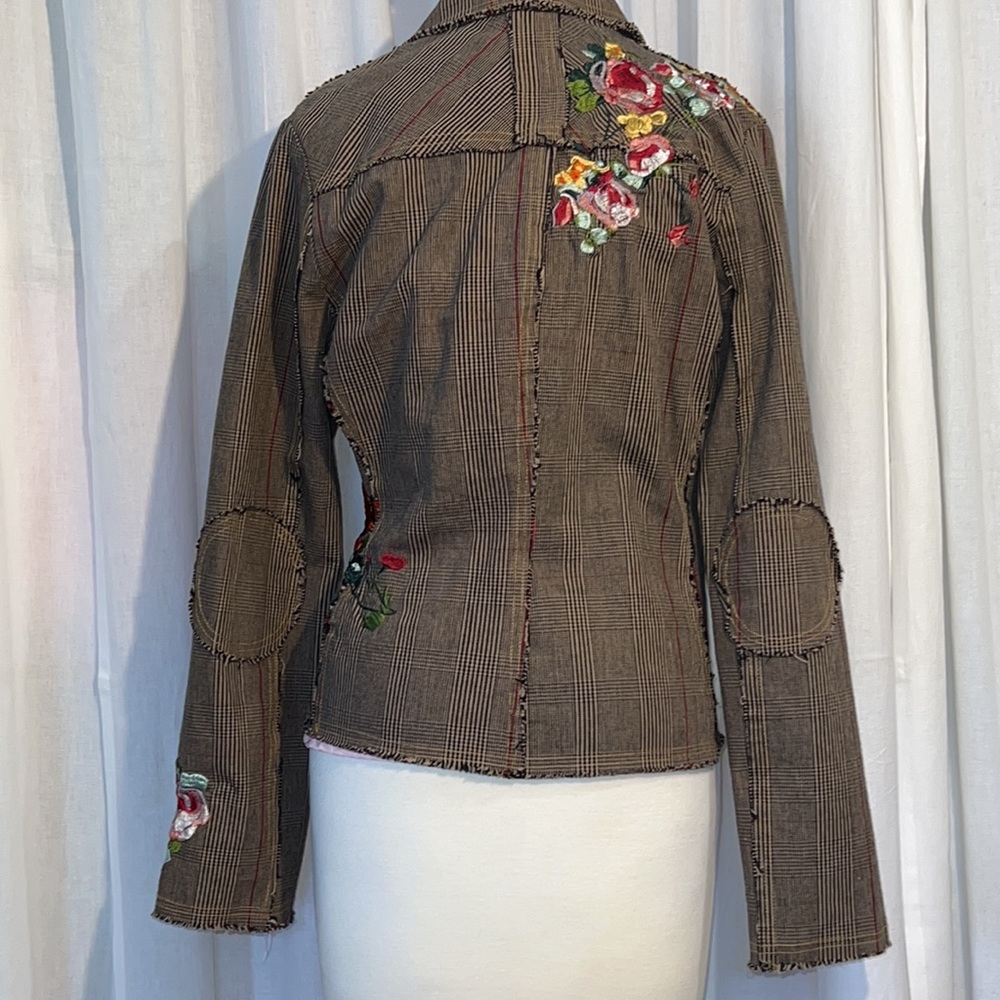 Paparazzi by Biz tweed blazer w/embroidered roses/ruby buttons/patch elbows-EUC - Picture 12 of 15